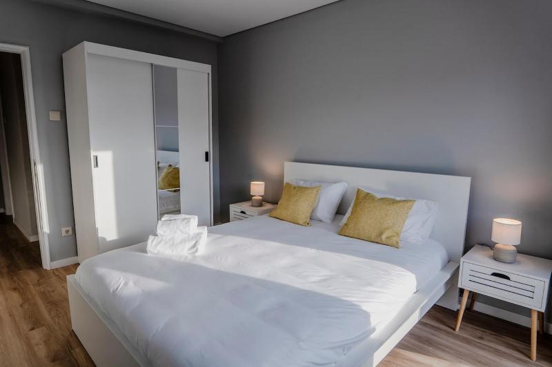 3BR Flat by Casa da Música Central Sleeps 6 2D - image 40