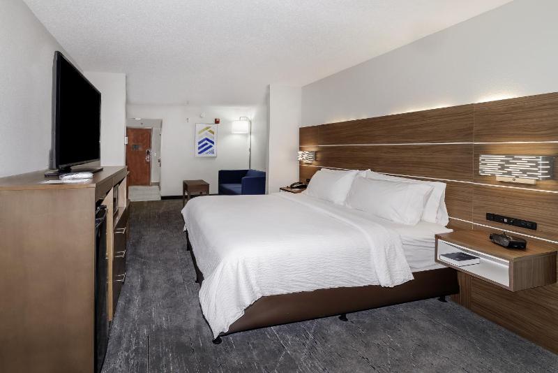King Suite - Non-Smoking image 4