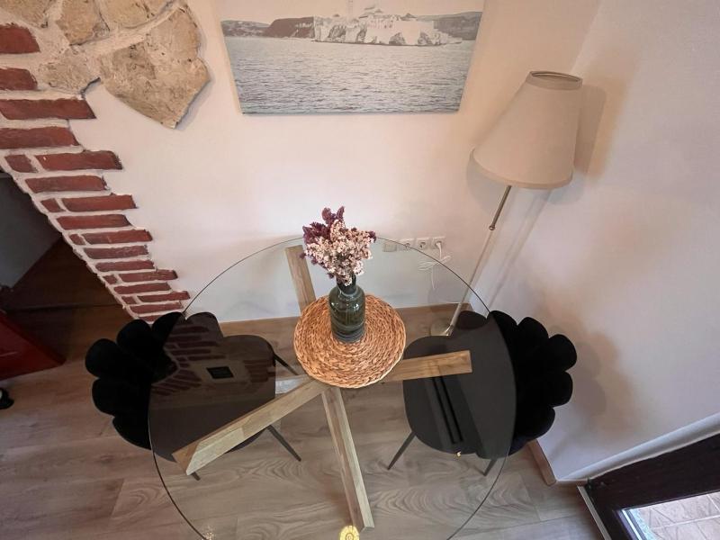 Studio Apartment with Sea View image 4
