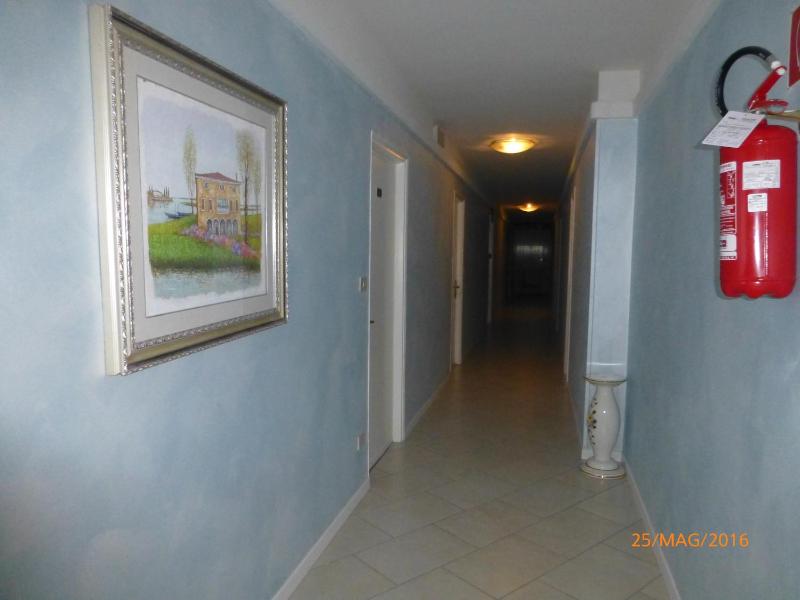 Single Room image 4