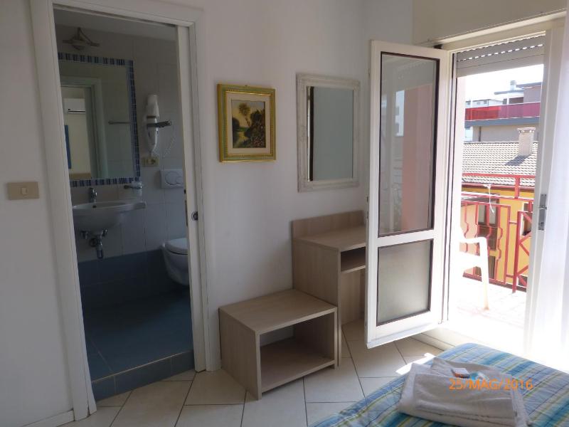 Double or Twin Room with Balcony image 3
