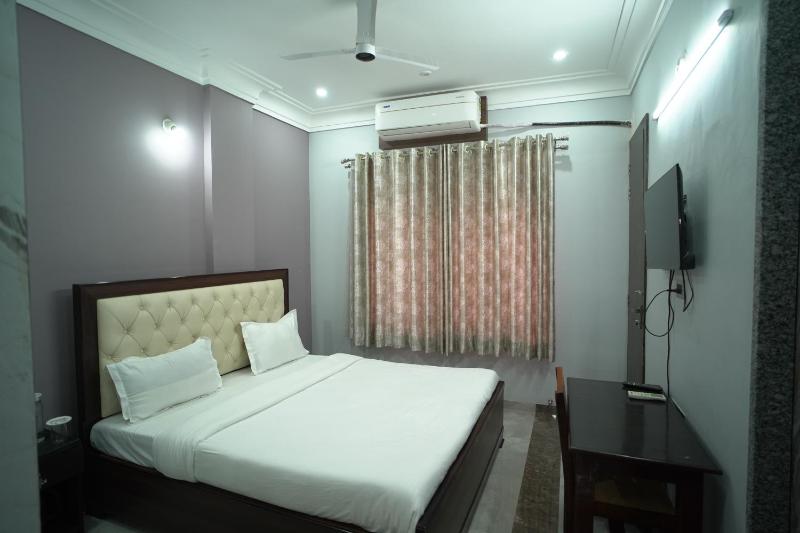 Lakeside Bliss Homestay at Fathesagar Lake - image 14