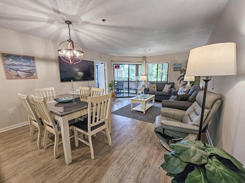 Serene 2 bed 2 bath lodge with amenities 101AC lodge - image 27