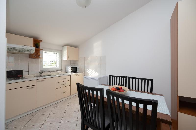 Studio with Balcony and Sea View image 4