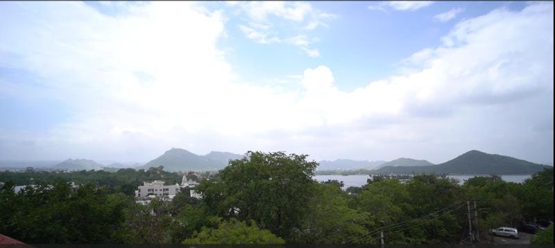 Lakeside Bliss Homestay at Fathesagar Lake - image 3