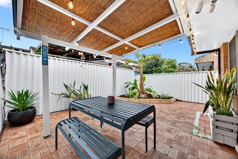 Bright 2-Bed Unit Near Scarborough Beach - image 10
