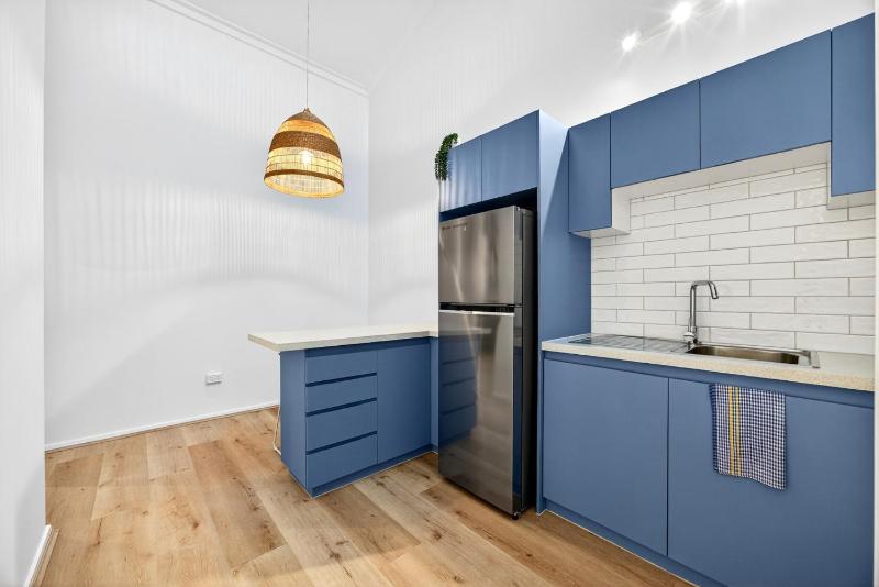 Bright 2-Bed Unit Near Scarborough Beach - image 13