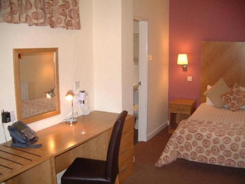 Double Room image 3