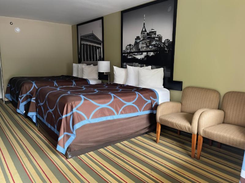 Queen Room with Two Queen Beds - Non-Smoking image 3