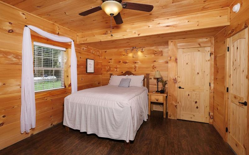 Smoky Mountain Lake Retreat - image 22