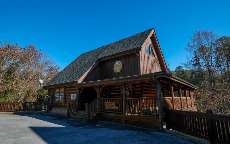 Bearfoot Memories - Large Game Room Outdoor Hot Tub + Community Pool Access - image 14