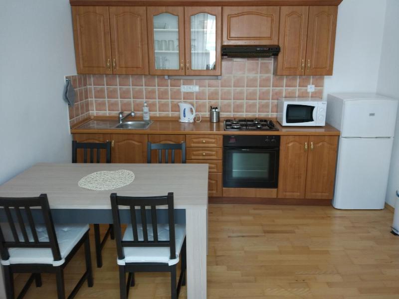 One-Bedroom Apartment image 2