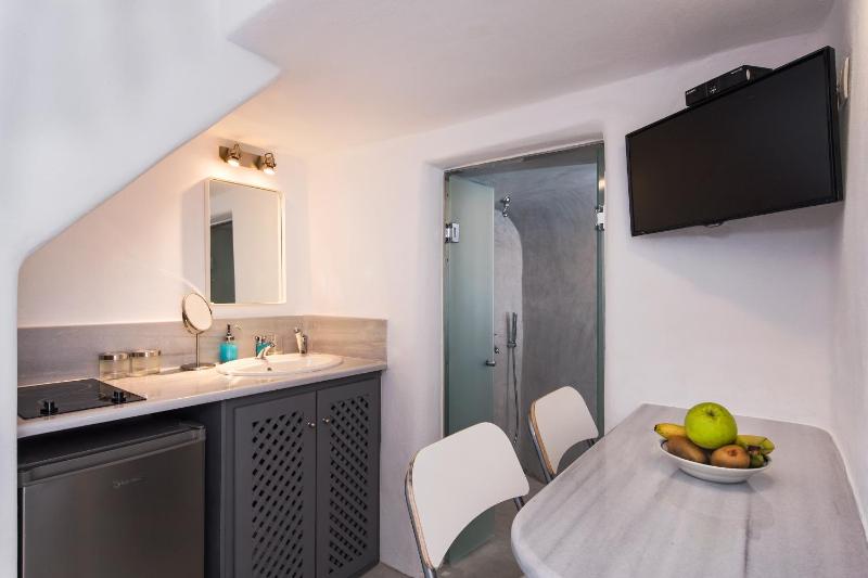 Petite Suite with Outdoor Hot Tub and Sunset View - Loft image 3