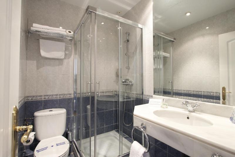 Grand Deluxe Double or Twin Room image 4