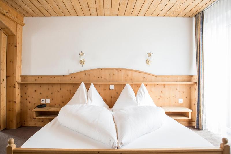 Junior Suite with Balcony image 2