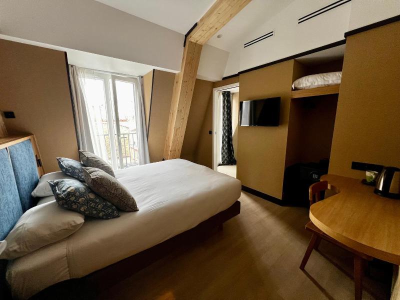 Superior Double Room image 3