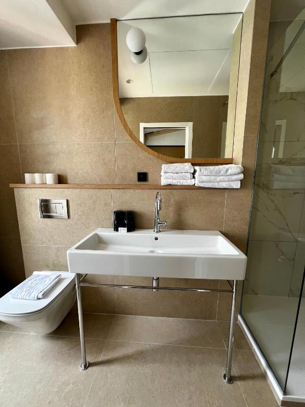 Superior Triple Room image 2