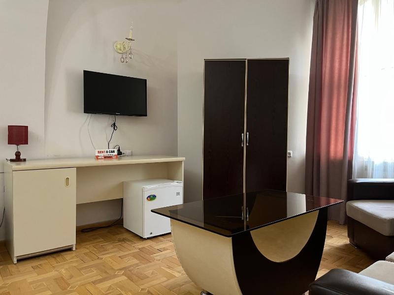 Large Double Room image 4