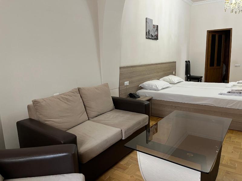 Large Double Room image 2