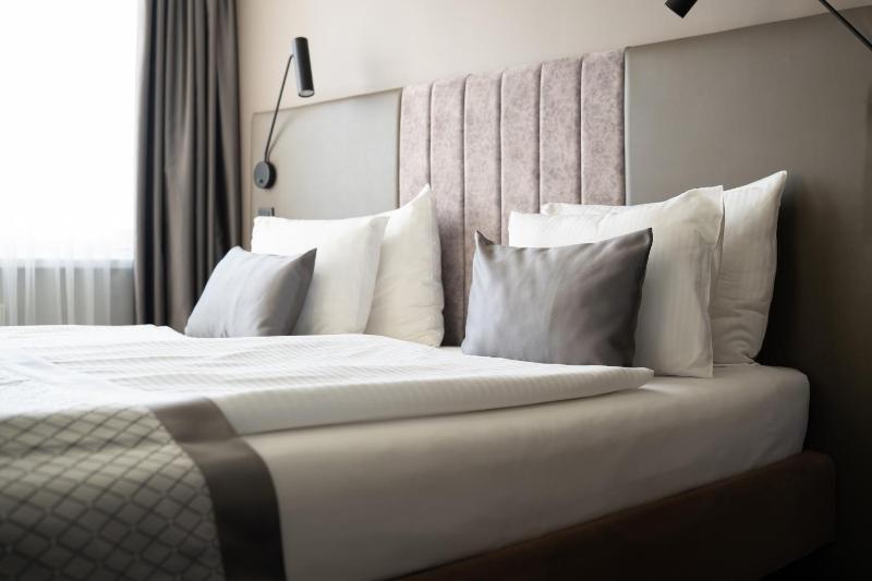 Classic Single Room image 3