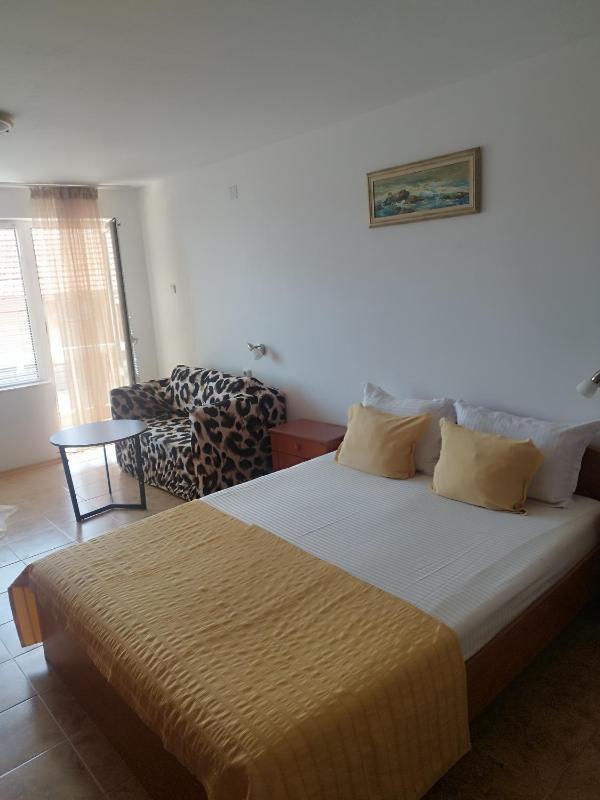 Triple Room with Balcony image 1
