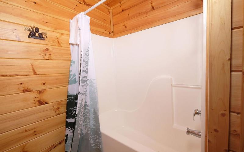 Little Bear Cabin - image 25