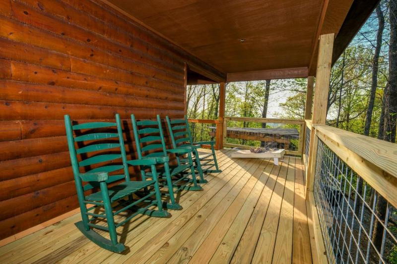 Little Bear Cabin - image 42