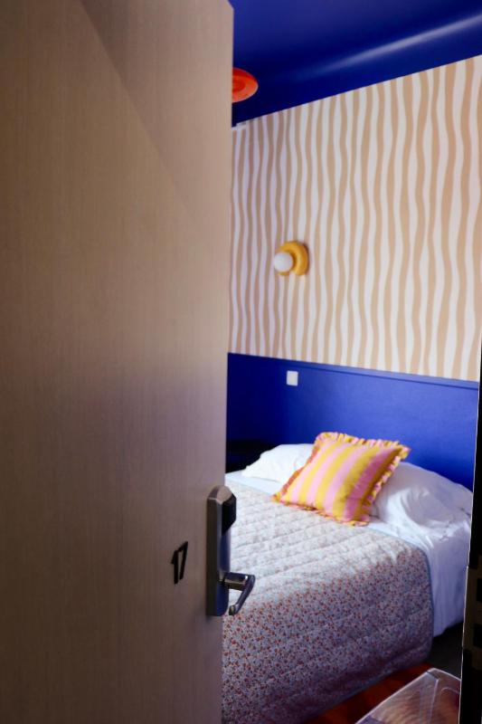 Double Room image 3