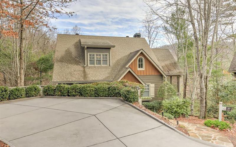 Five-Bedroom House image 3