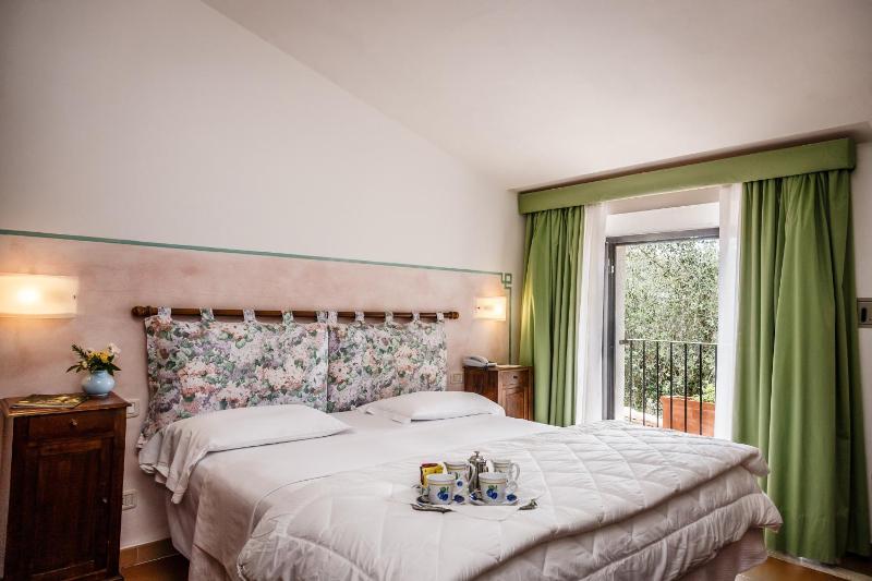 Classic Double Room image 4