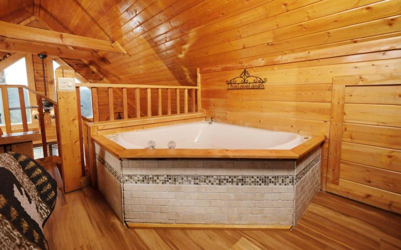 Sweet Retreat: Hot Tub Pet-Friendly + Indoor Jetted Tub - image 22