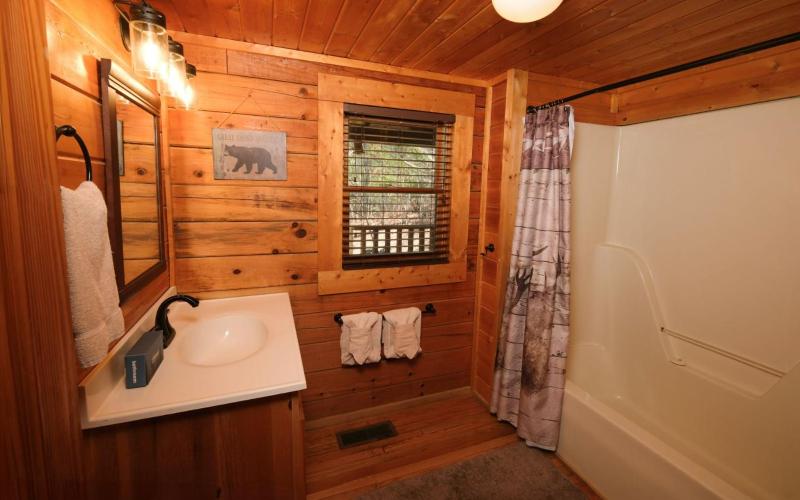 Sweet Retreat: Hot Tub Pet-Friendly + Indoor Jetted Tub - image 6