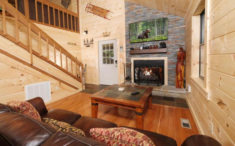 Over the Top - Pets Welcome Mountain Views Hot Tub Wood-burning Fireplace - image 4