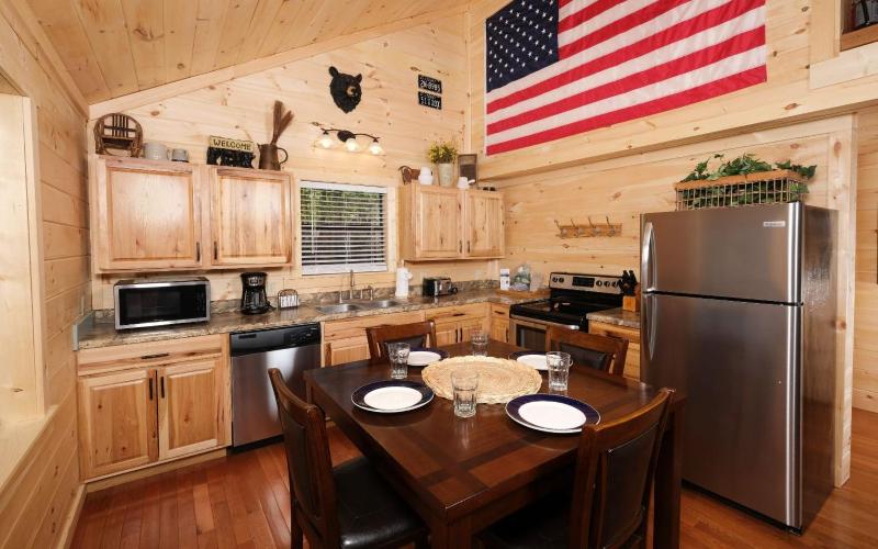 Over the Top - Pets Welcome Mountain Views Hot Tub Wood-burning Fireplace - image 9
