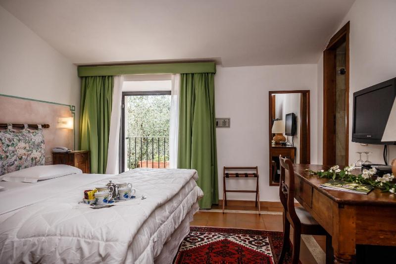 Classic Double Room image 2