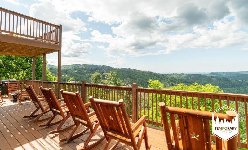 Eagles View 2.0 - Gorgeous Mountain Views Hot Tub Pool Table + Games! - image 14