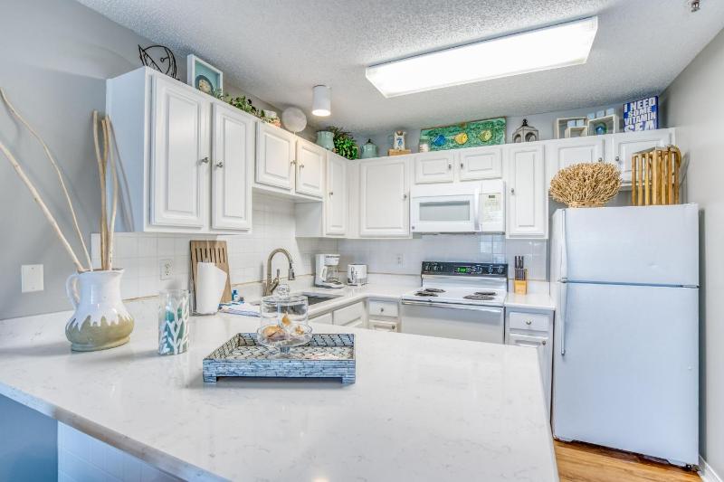 Sea-Esta - Easy Walk to the Beach + Balcony with Pool Views - image 26