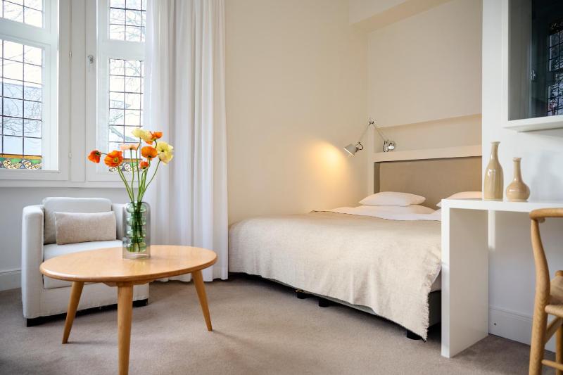 Deluxe Double Room image 3