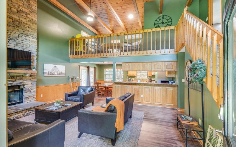 Hidden Hollow Lodge - Movie Nights Game Fun Fireside Stories & Hot Tub Soaks - image 46