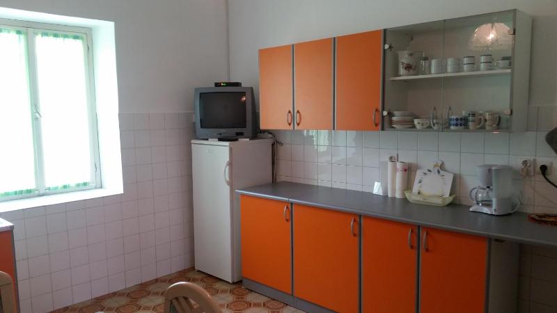 Three-Bedroom Apartment with Terrace and Garden View image 3