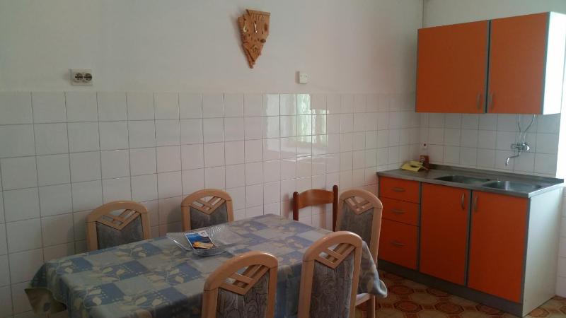 Three-Bedroom Apartment with Terrace and Garden View image 4