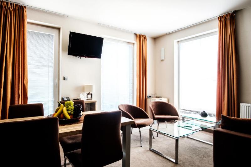 Deluxe Suite with Welcome Drink image 1