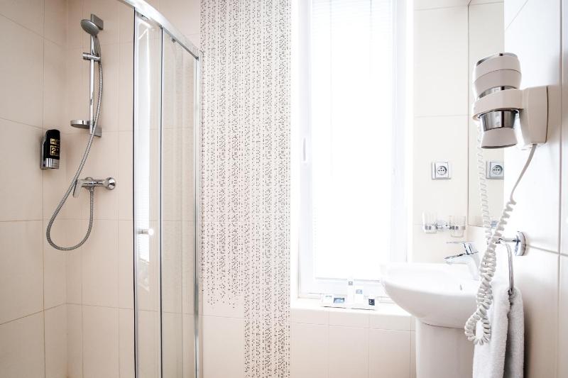 Double or Twin Room image 2