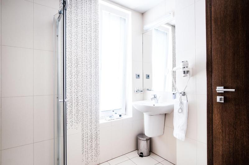 Double or Twin Room image 3