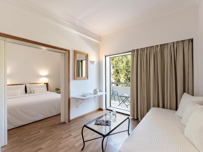 Family Guestroom Inland View image 3