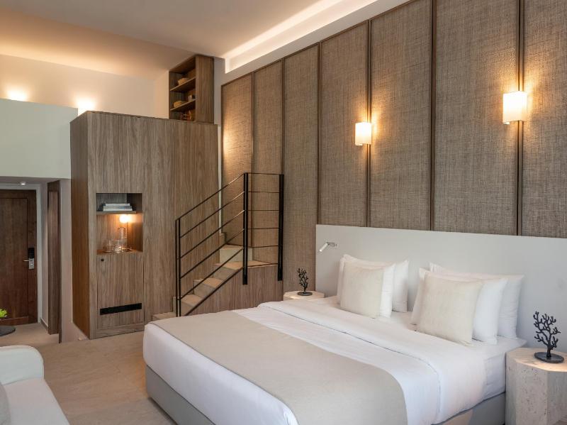 Premier Loft Family Guestroom image 1