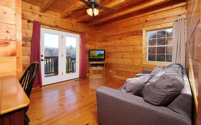 Smoky Mountain Lake Retreat - image 6