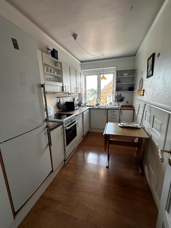 Single Room with Shared Shower and Toilet image 2
