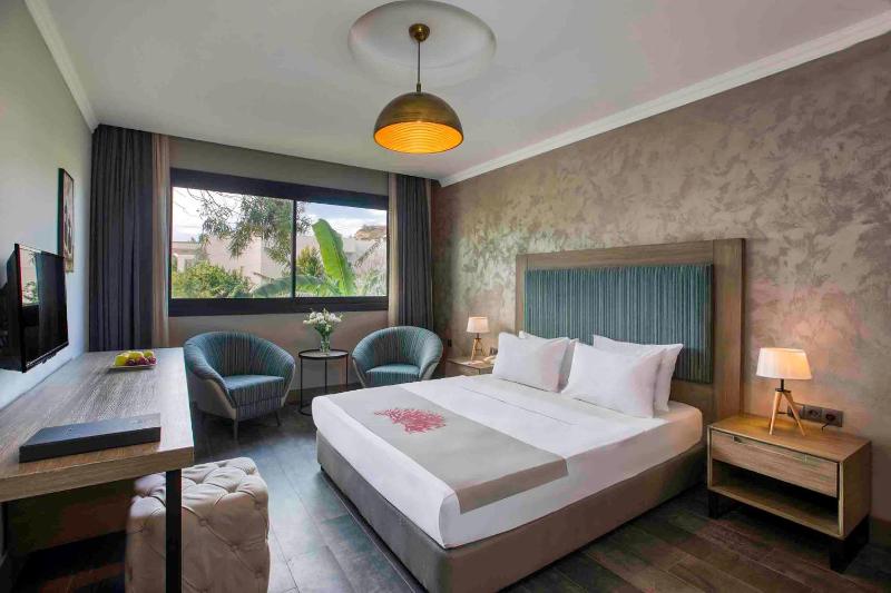 Deluxe Suite with Sea View image 1