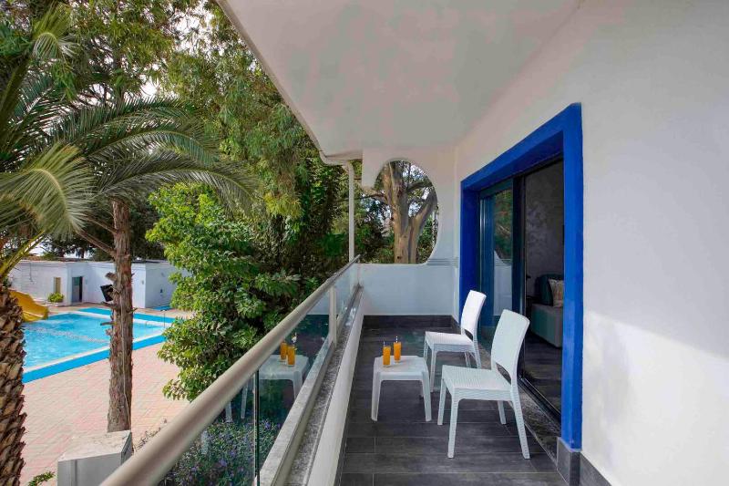 Deluxe Suite with Sea View image 3